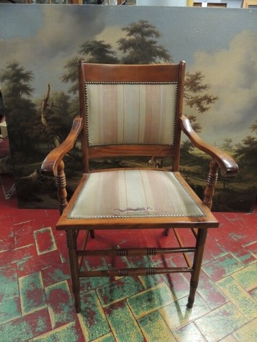 Prestigious early 1900s desk - prestigious,